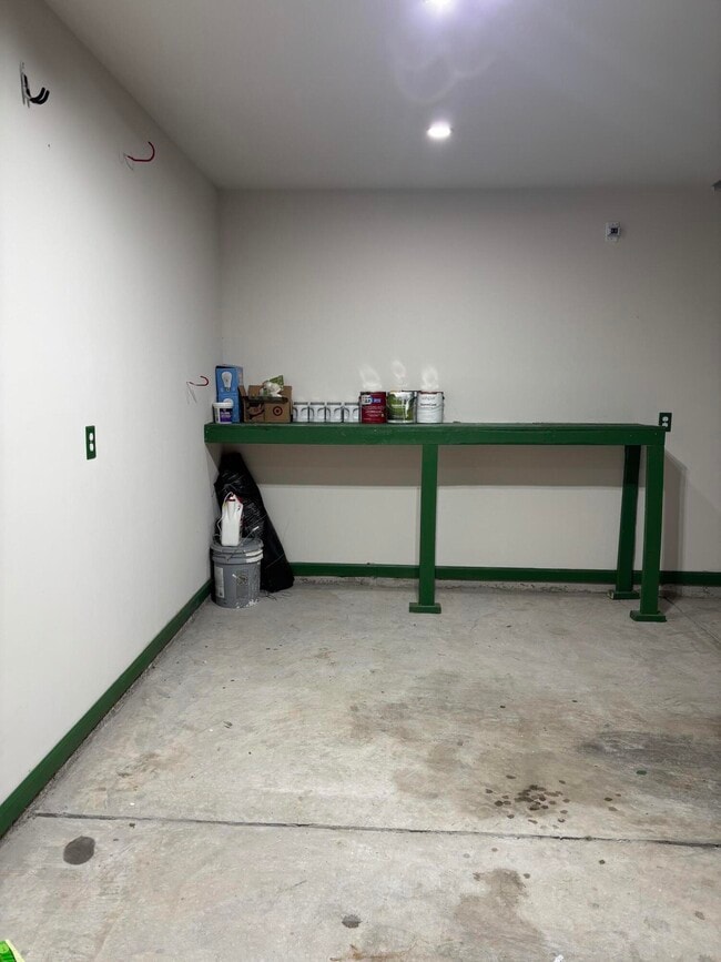 Building Photo - 335 Niblick Dr