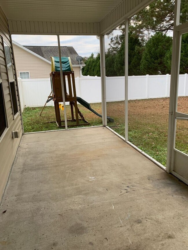 Building Photo - Beautiful 3 Bedrooms, 2.5 Baths in Little River