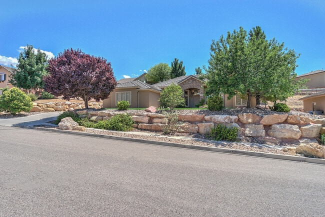 Building Photo - 4 Bedroom in The Knolls at Little Valley