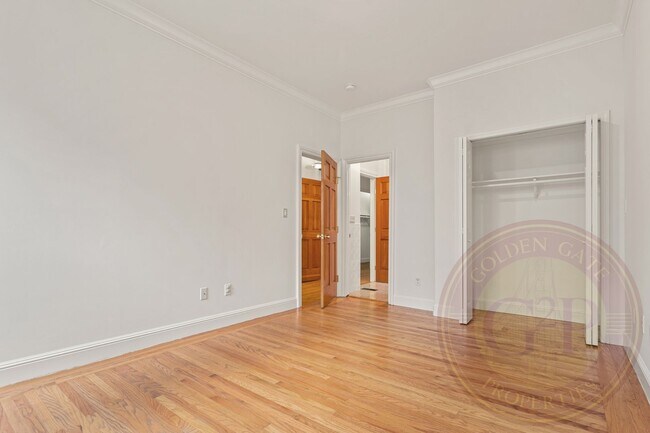 Building Photo - 1640-1642-1642 Leavenworth St