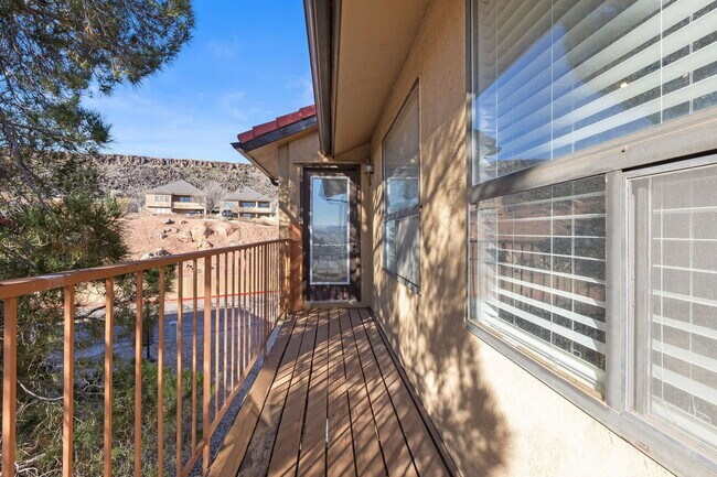 Building Photo - 161 W 950 S