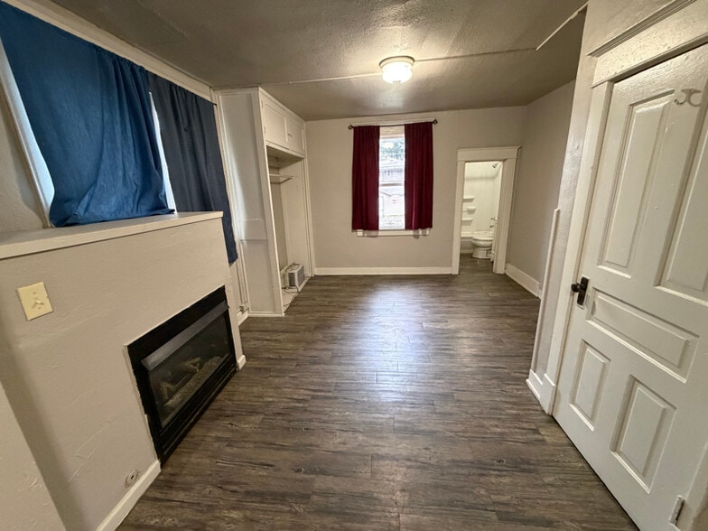 Building Photo - 1605 N Madison St