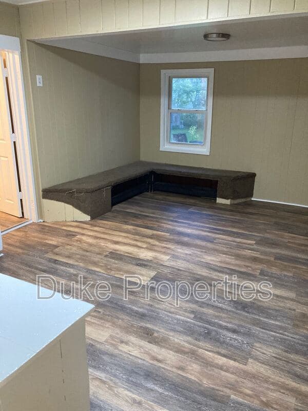 Building Photo - 431 W State St