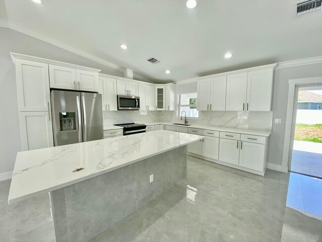 Building Photo - 5807 Raintree Trail