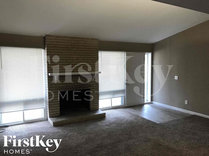 Building Photo - 2410 Brook Dr