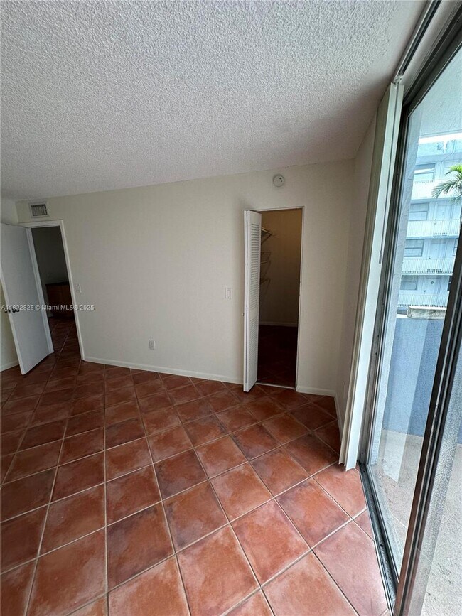 Building Photo - 1801 S Treasure Dr