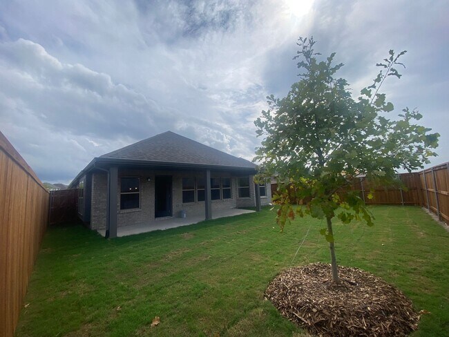 Building Photo - 1104 Magpie Lane