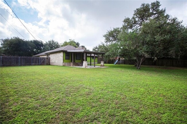 Building Photo - 309 Juniper Dr