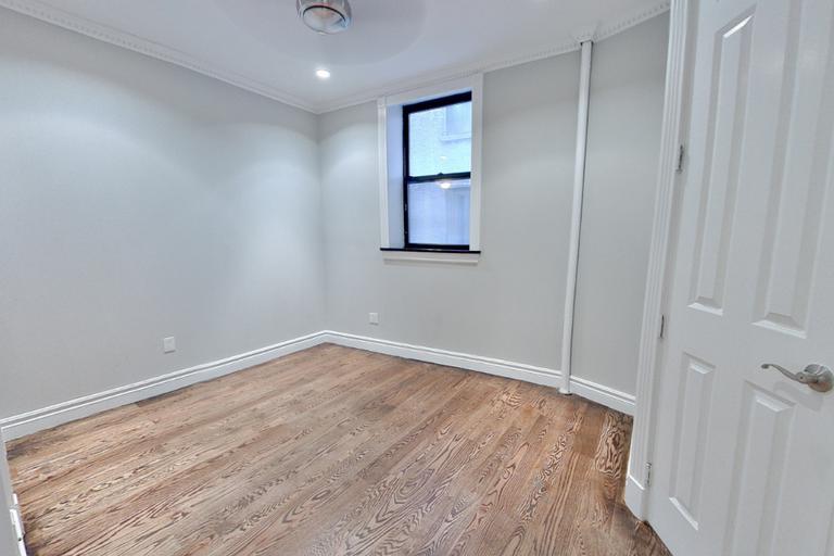 Primary Photo - 326 E 35th St