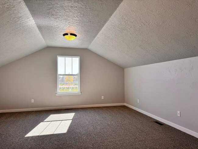 Building Photo - 10330 Crystal Ridge Dr