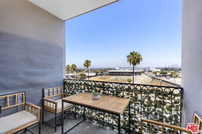 Building Photo - 3750 Santa Rosalia Dr