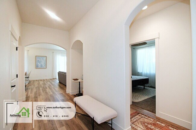 Building Photo - 4624 Pleasant Hills Dr