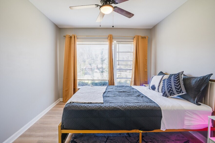 Building Photo - 218 Cactus St