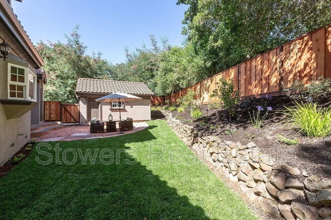 Building Photo - 705 Moraga Rd