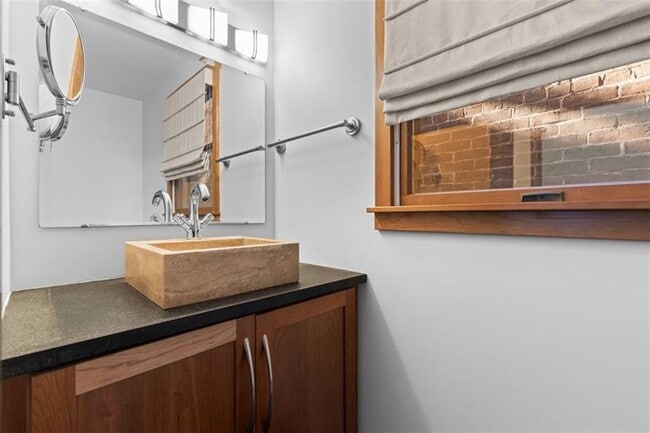 Building Photo - 718 Filbert St