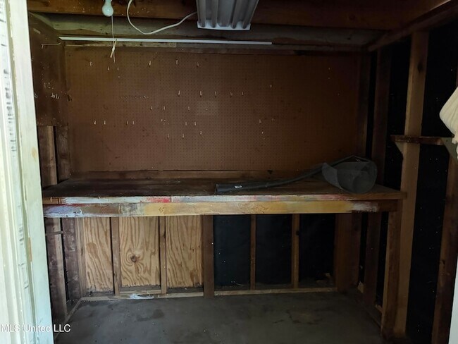 Building Photo - 2507 Middlecoff Dr