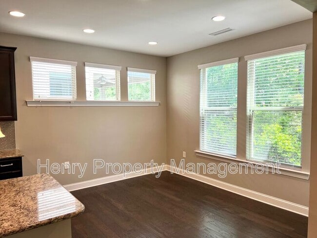 Building Photo - 112 Concordia Woods Dr