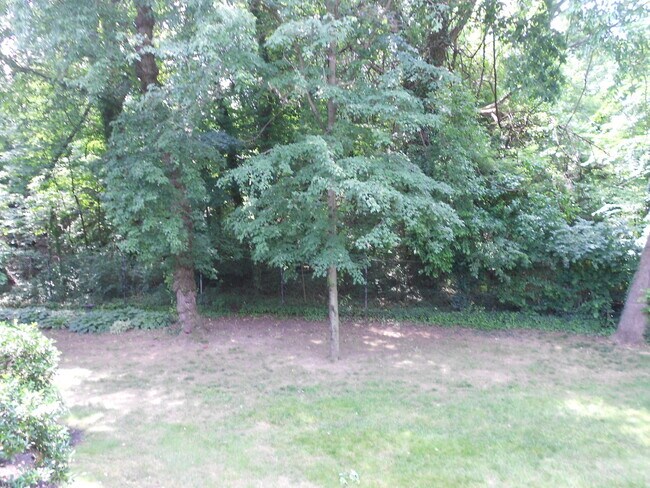 Building Photo - August 2026/2027 Loyola off-campus  2bd/2ba Homeland Southway Condo w/ CAC & more! - Available 8/9