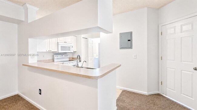 Building Photo - 17150 N Bay Rd