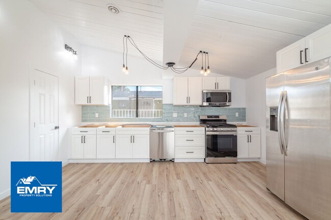 Building Photo - GREAT LOCATION 4 BEDROOM 2 BATH HOME IN WH...