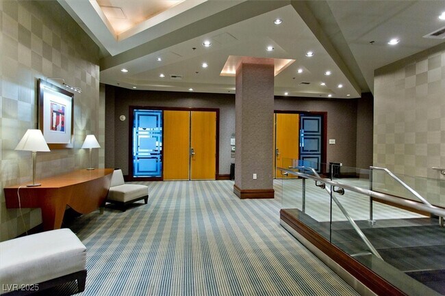 Building Photo - 2700 S Las Vegas Blvd