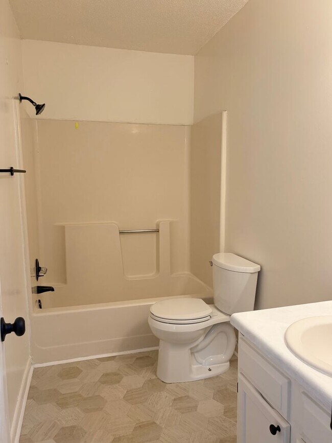 Building Photo - 2701 McIntosh Dr