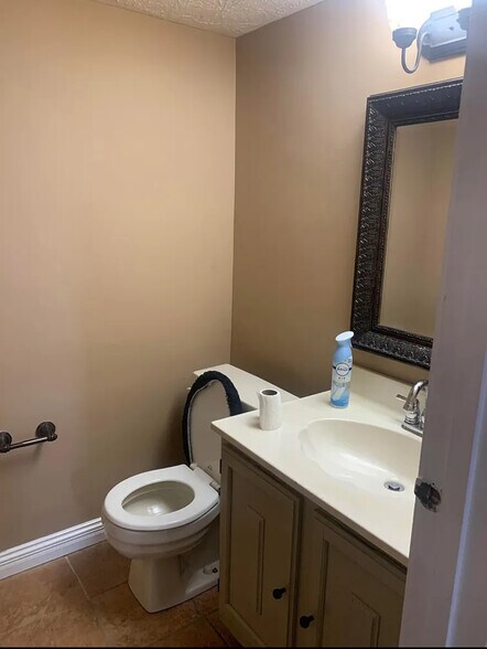 Building Photo - 8551 Castlemill Cir