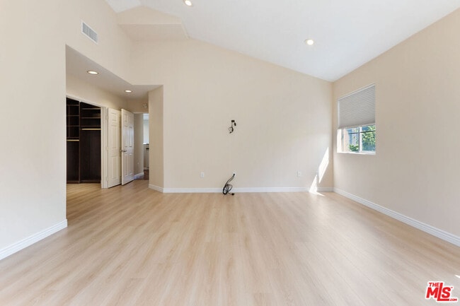 Building Photo - 2020 Penmar Ave