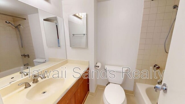 Building Photo - 710 Lunalilo St