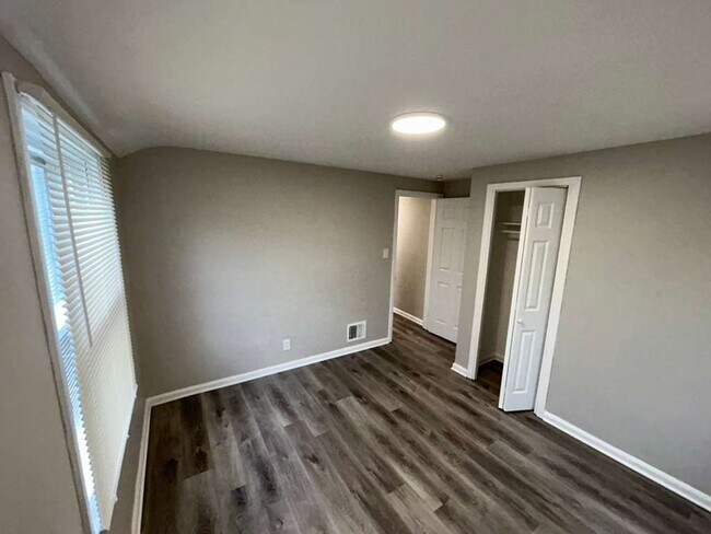 Building Photo - Renovated 3 Bedroom Colonial