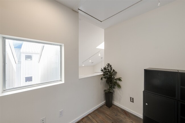 Building Photo - 807 Robin St