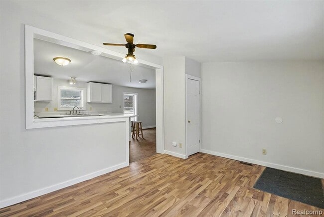 Building Photo - 1295 W Cook Rd