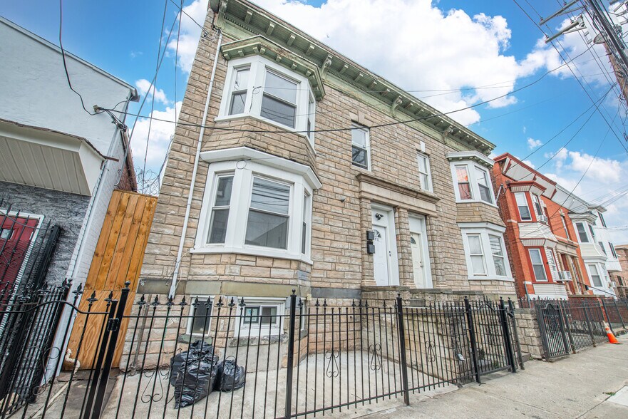 Building Photo - 171 Sherman Ave