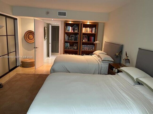 Building Photo - 600 Grapetree Dr