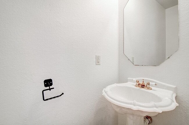 Building Photo - 4300 Companeros Way