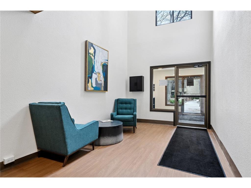 Building Photo - 4101 Parklawn Ave