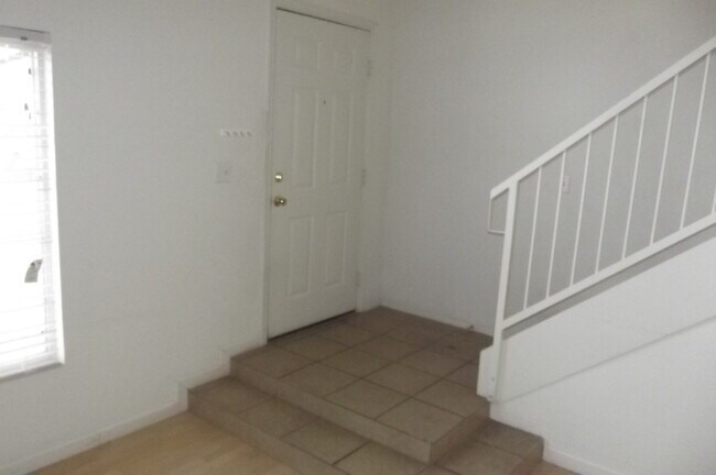 Building Photo - Northwest