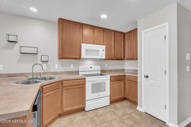Building Photo - 415 Cabernet Pl