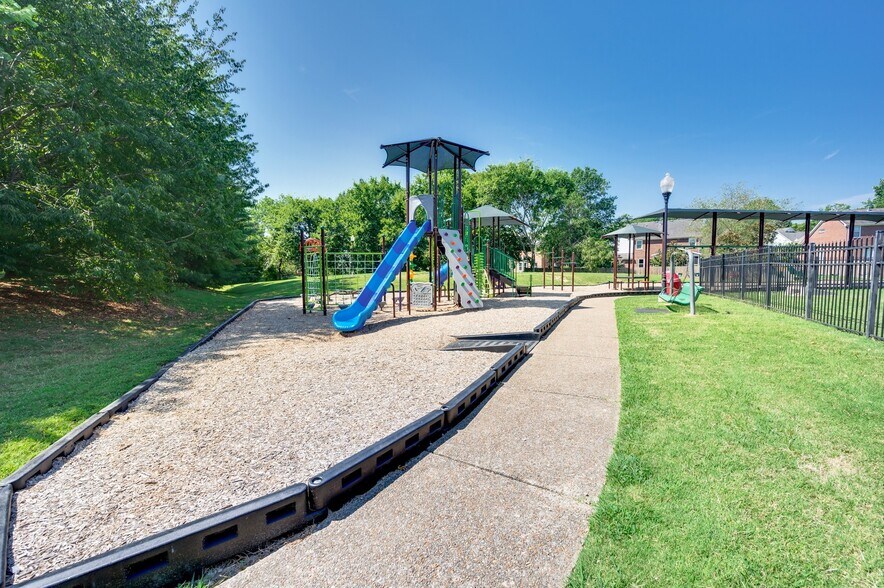 Building Photo - 6428 Holly Trace Ct