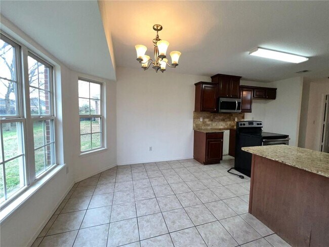 Building Photo - 2403 SW 20th St