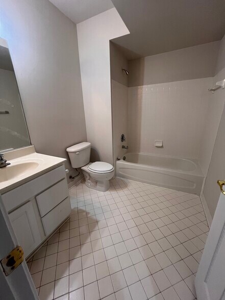 Building Photo - 9526 Parsonage Ln