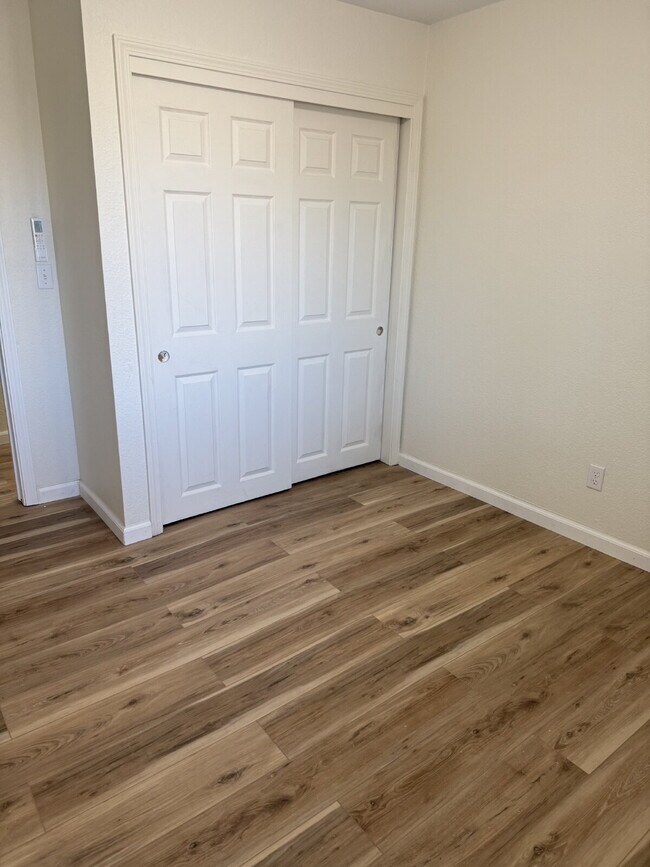 Building Photo - Charming 3-bedroom, 2-bathroom home located in the heart of Brentwood