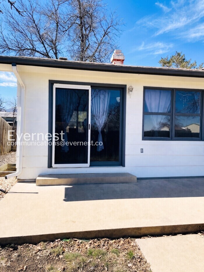 Building Photo - 928 Timber Ln