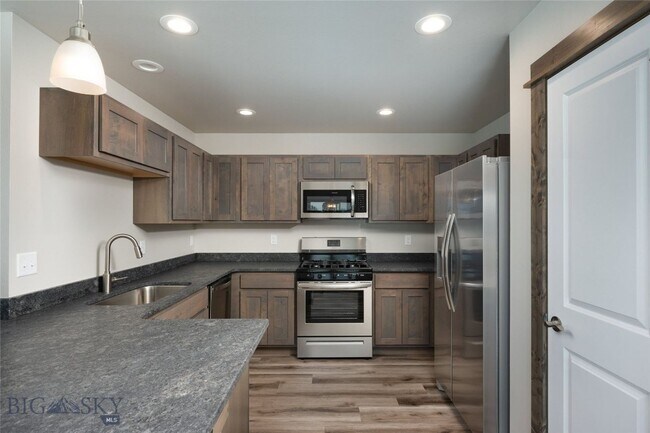 Building Photo - 2009 Ross Wy