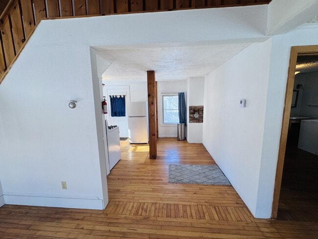 Building Photo - 240 Pine St