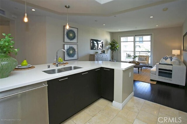 Building Photo - 511 Caruso Ave