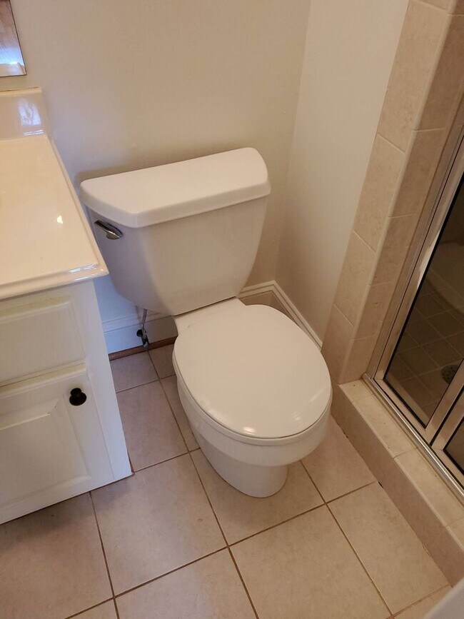 Building Photo - Spacious home in the Augusta Road Community - Lawn care included!