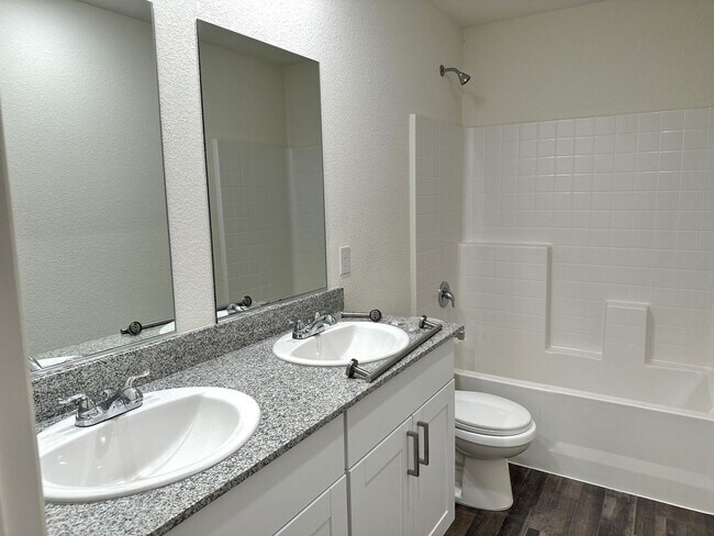 Building Photo - 4 bedroom, 2 bathroom Mystic Canyon Gem
