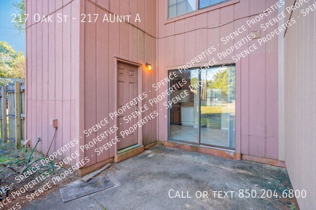 Building Photo - 217 Oak St SE