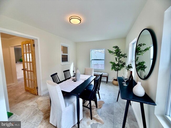 Building Photo - 2415 Fairhaven Ave